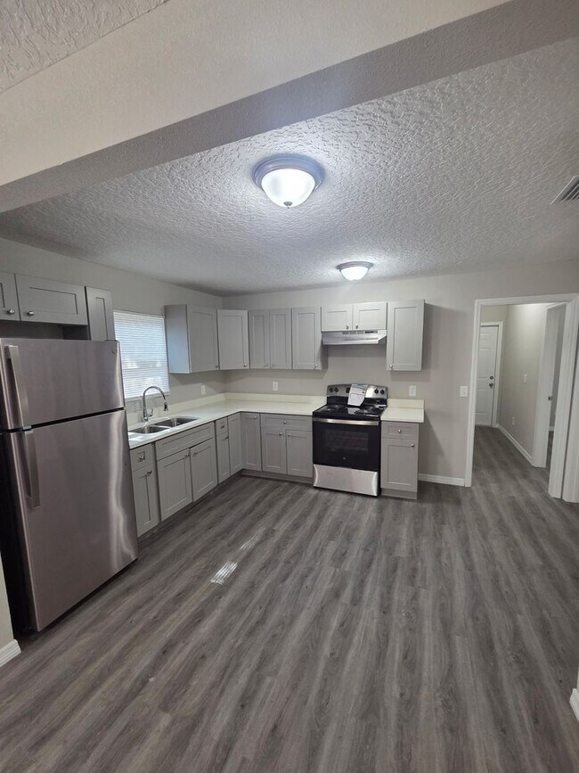 Foto del edificio - 3 bed 2 bath