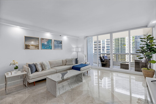 Foto del edificio - 1717 N Bayshore Dr