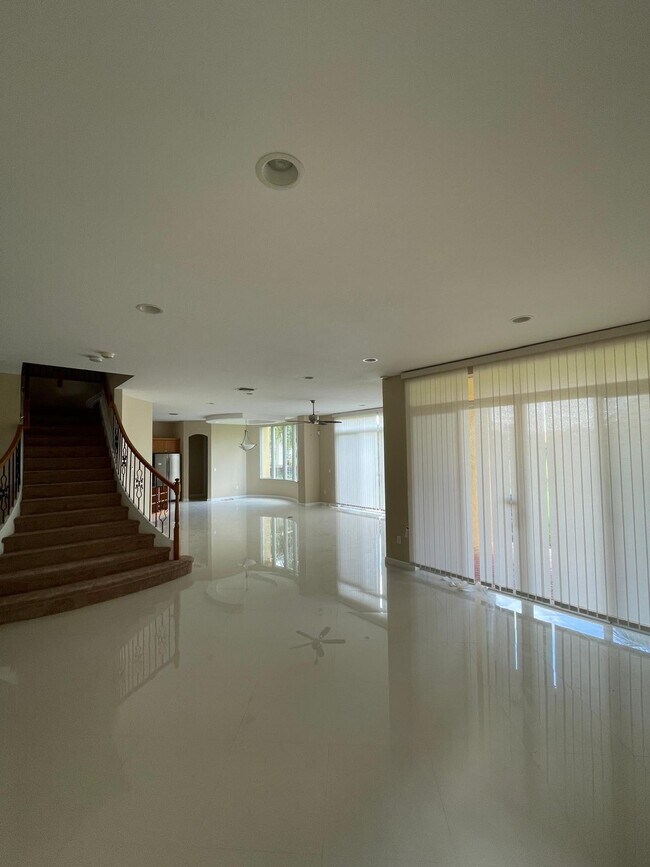 Building Photo - 9261 Delemar Ct