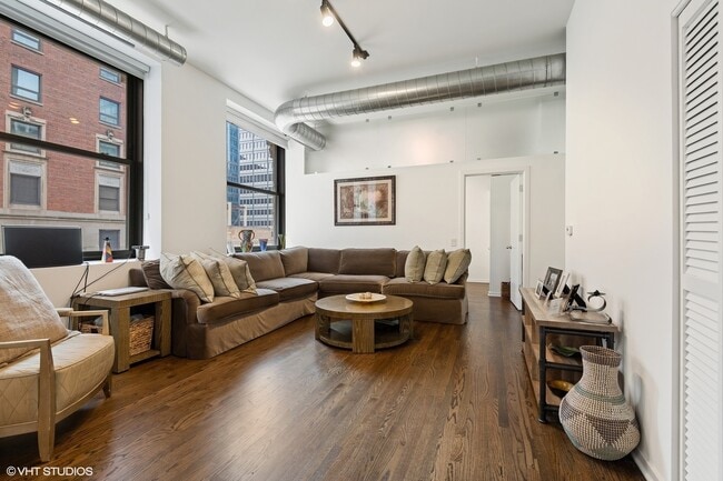 Building Photo - 6 E Monroe St