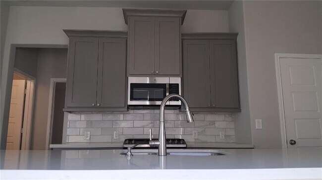 Building Photo - 212 Freeman Loop