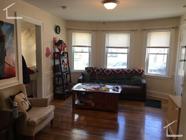 Foto del edificio - Large 3 bed with parking