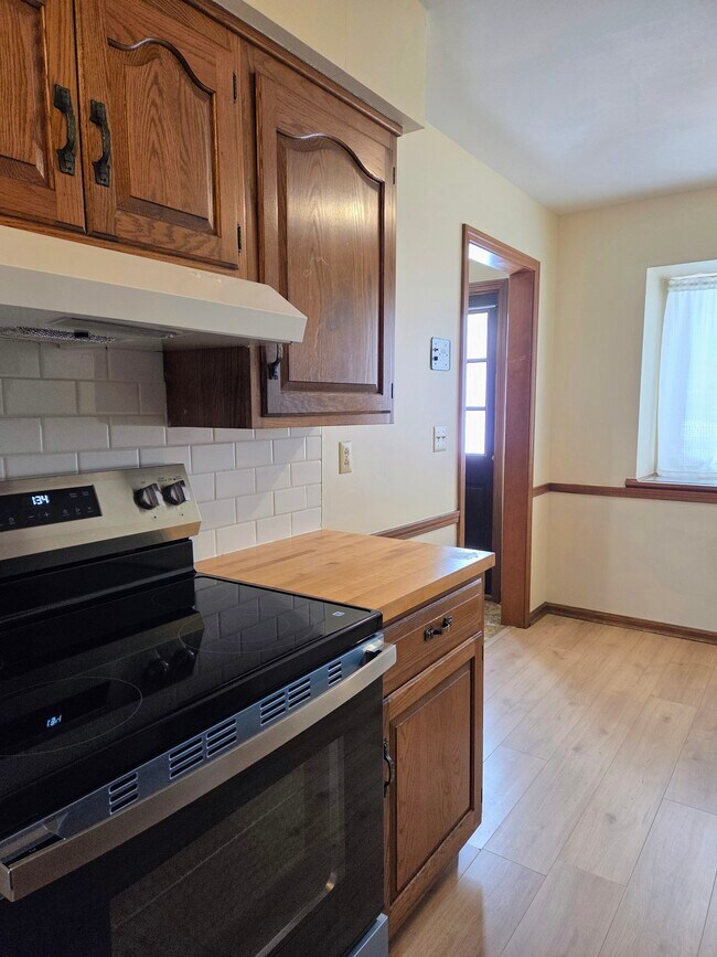 Building Photo - 495 Shadydale Dr