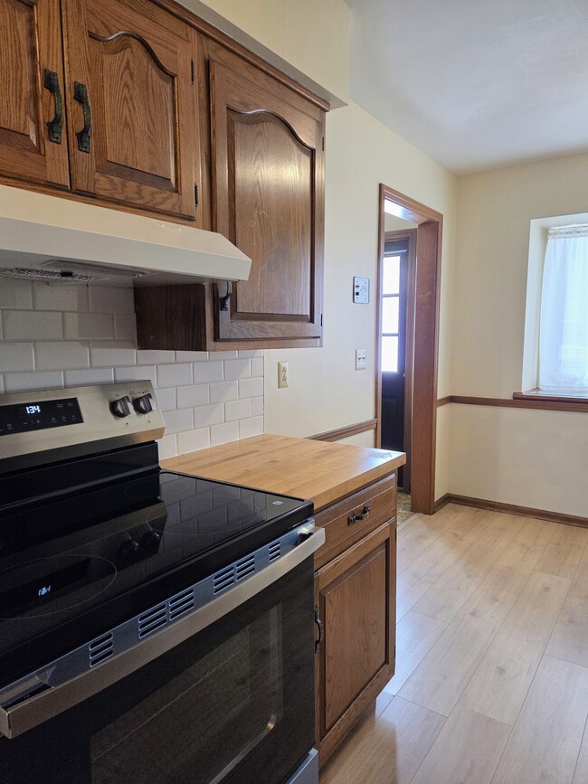 Foto del edificio - 495 Shadydale Dr