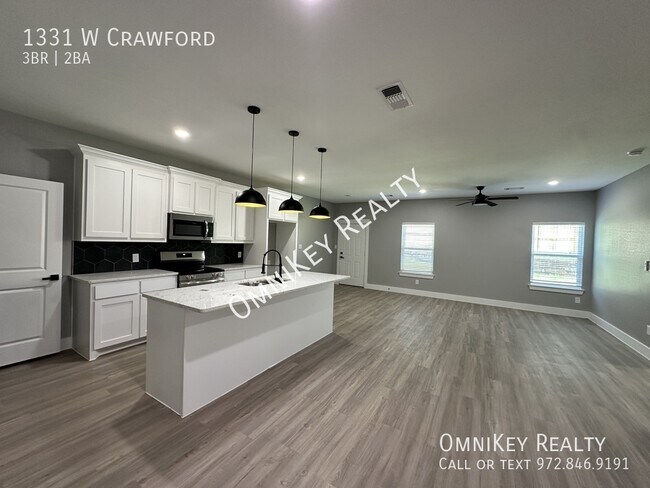 Building Photo - 1331 W Crawford-