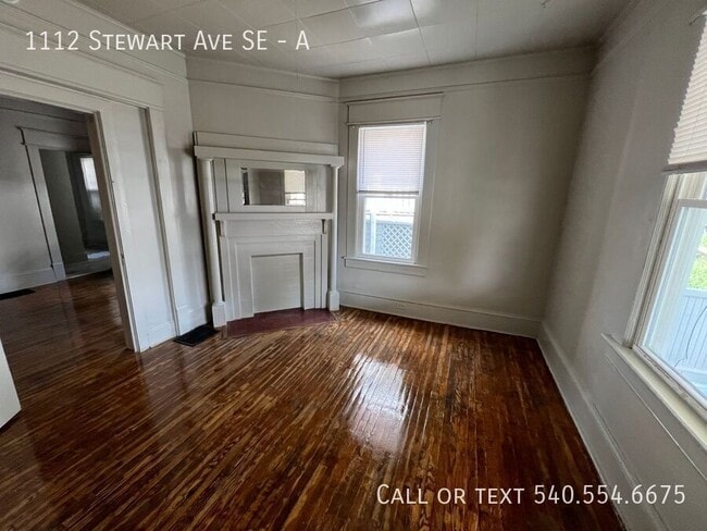 Building Photo - 1112 Stewart Ave SE