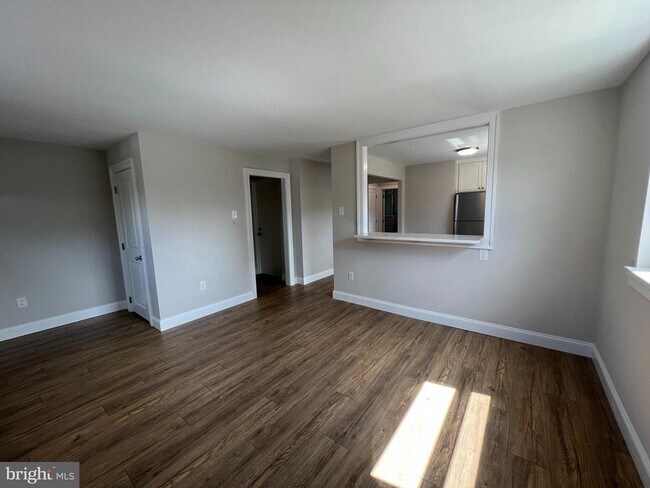 Foto del edificio - 550 N Line St