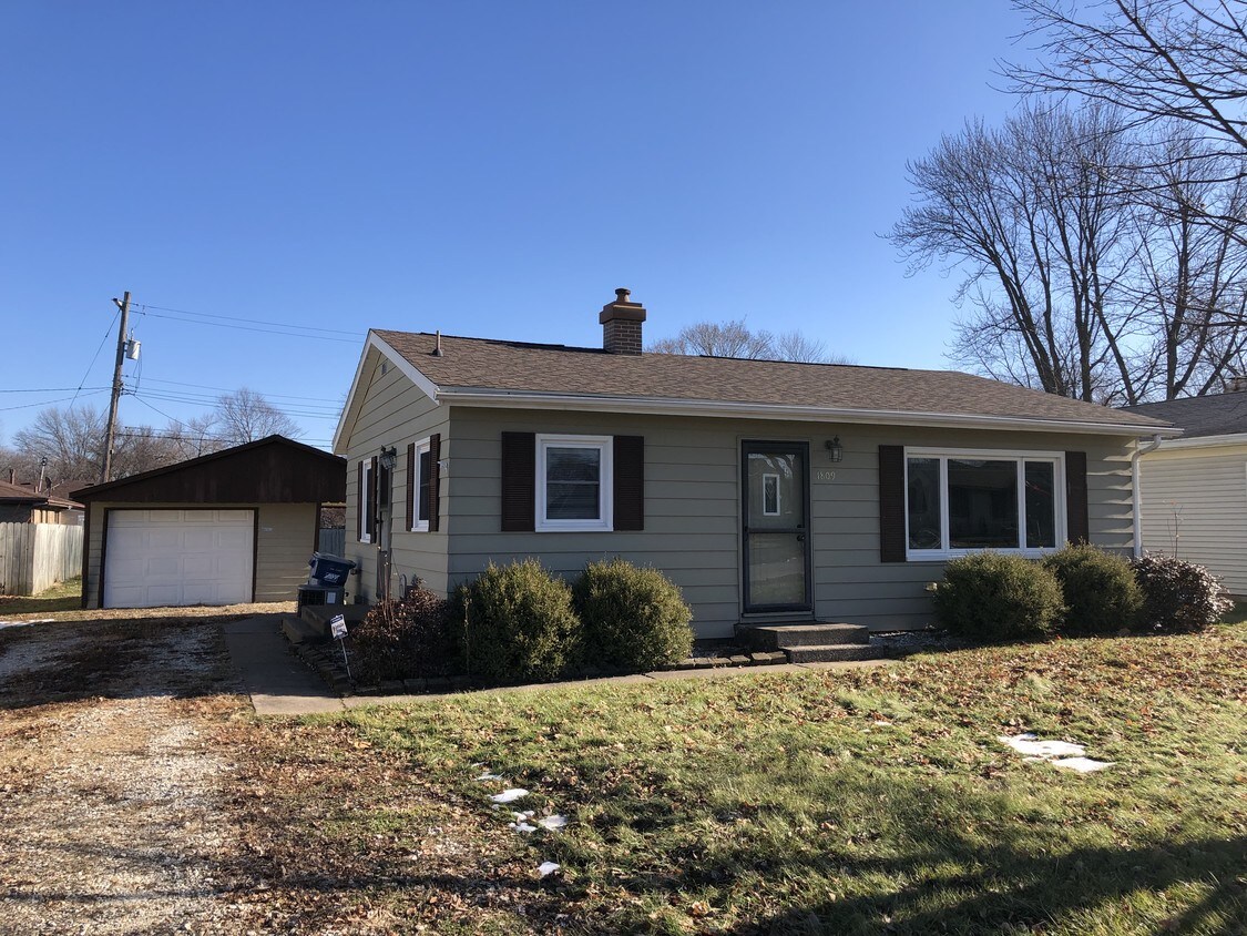 1809 14th St, Silvis, IL 61282 House for Rent in Silvis, IL