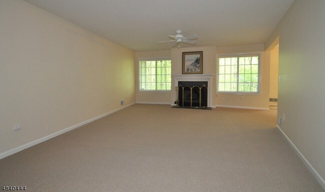 Building Photo - 105 Riveredge Dr