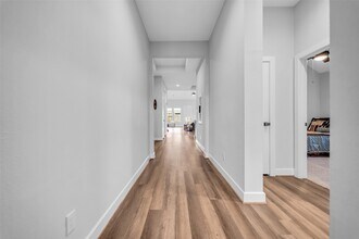 Building Photo - 2502 Ocean Key Dr
