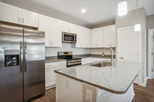 Foto del edificio - Oak Tree Apartments and Townhomes