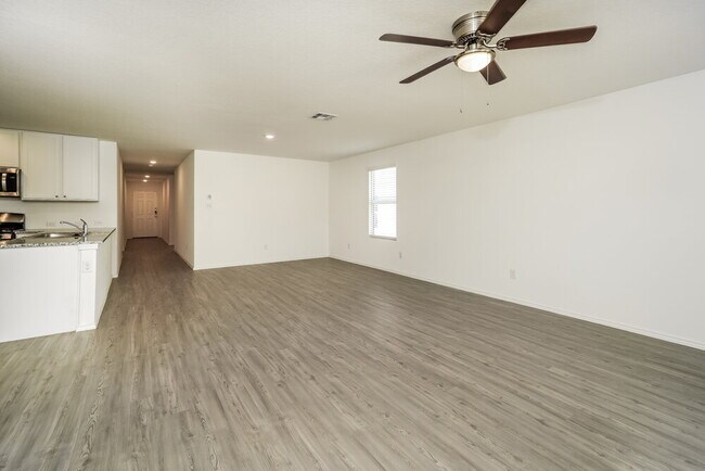 Building Photo - 13937 Reservoir Dr