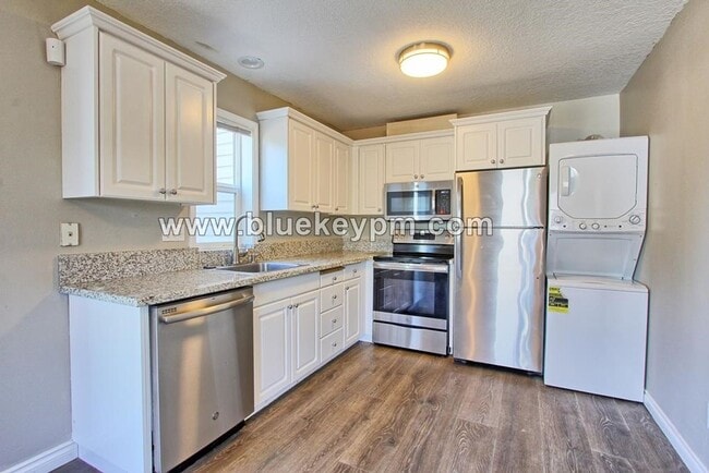 Building Photo - REDUCED $100!!  1 Bed, 1 Bath ADU with 1 C...
