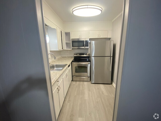 Building Photo - Room in Townhome on Greenbriar Rd