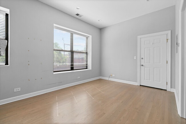 Building Photo - 948 N Washtenaw Ave