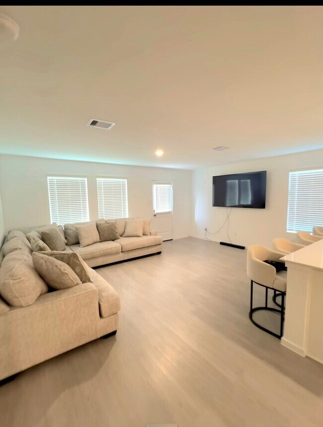 Building Photo - 5211 Red Drum Dr