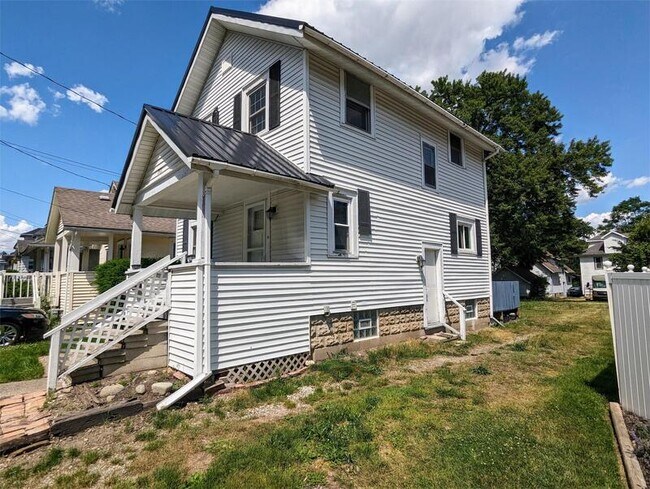 Building Photo - 201 S Foster Ave