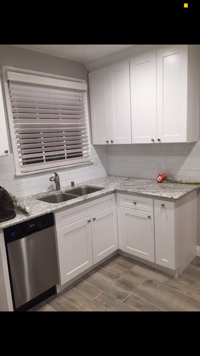 Foto del edificio - 4411 Ensign Ave