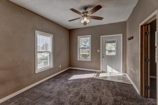 Foto del edificio - 812 Allen Ave