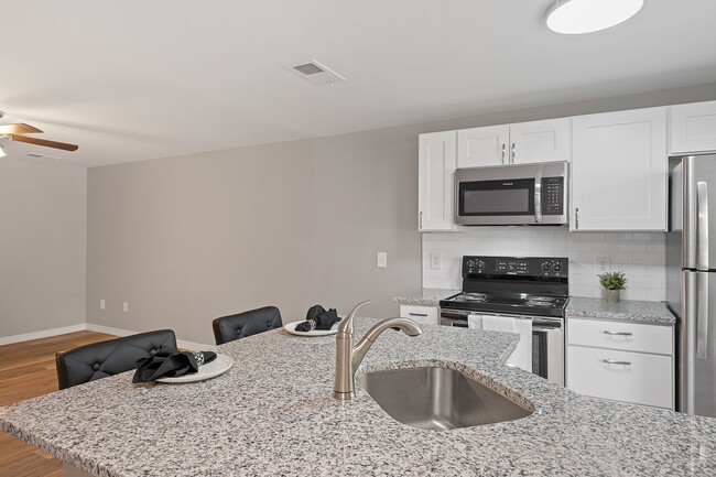 Interior Photo - 860 East