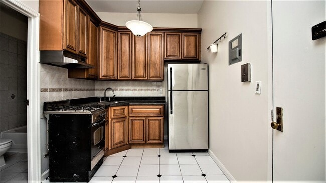 Building Photo - 63 Beaver St