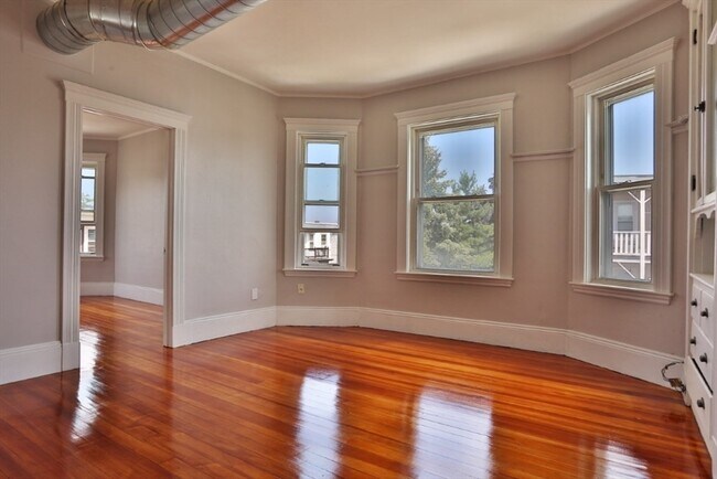 Foto del edificio - 73 Barnes Ave
