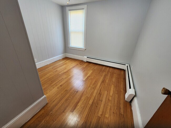 Building Photo - 159 Clifton Ave