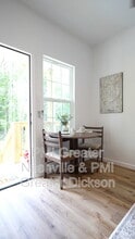 Building Photo - 924 Andrea Ave