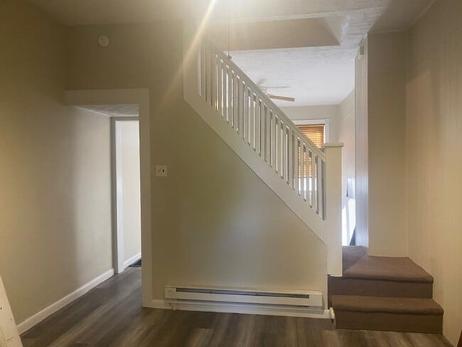 Building Photo - 2-3 Bedroom Townhome for Rent!