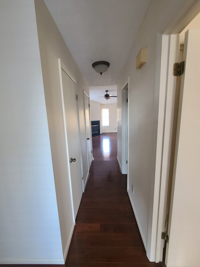 Building Photo - 677 Bartons Landing Pl