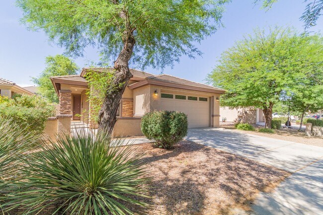 Building Photo - Fantastic single story, split floor plan h...