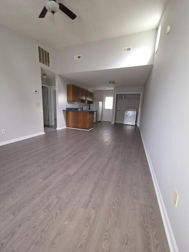 Foto del edificio - 309 E Spruce St