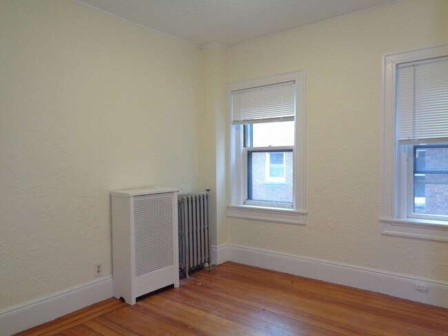 Building Photo - 6 Beals St