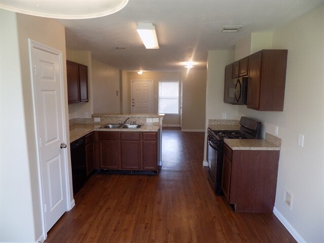 Building Photo - 806 Sun Prairie Drive