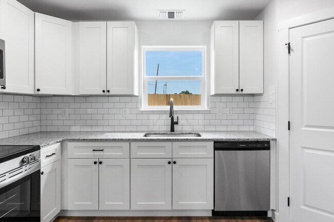 Building Photo - 1007 S 26th St