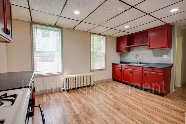 Building Photo - 155 Southmayd Rd