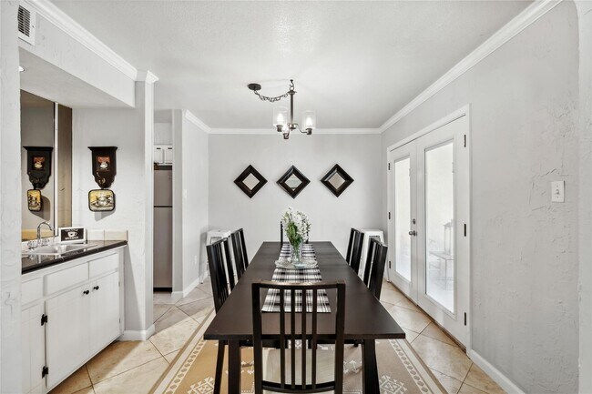 Building Photo - DAZZLING DUPLEX IN FORT WORTH!