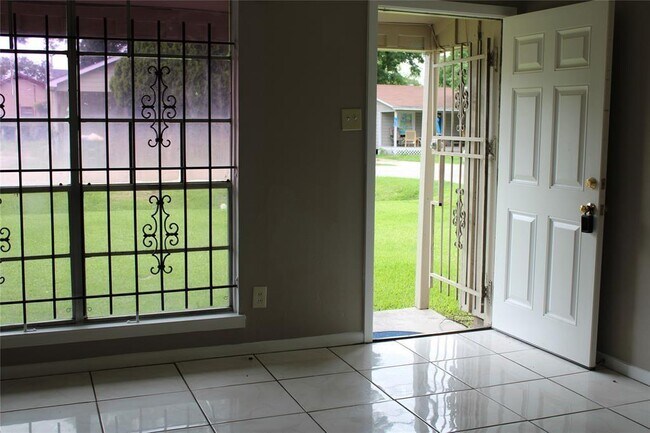 Foto del edificio - 2106 Linder St