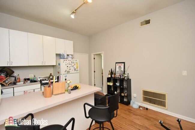 Building Photo - 1451 W Augusta Blvd