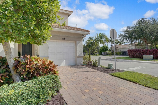 Building Photo - 1101 Vermilion Dr