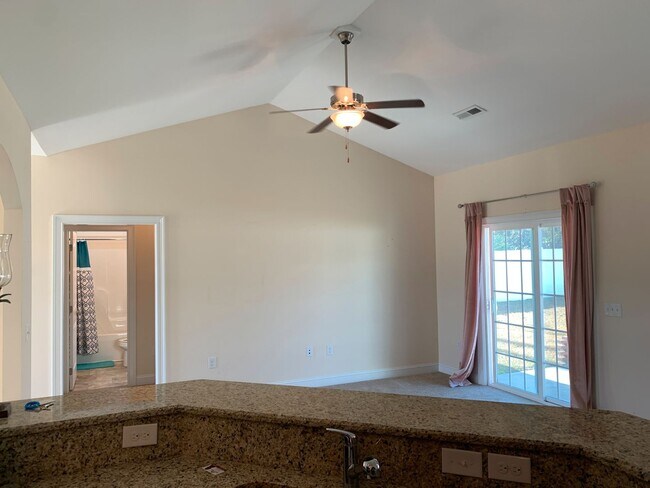 Building Photo - Pet Friendly, Fenced Yard, 3 Bedroom, 2 Ba...