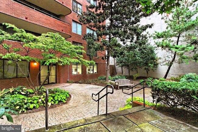 Building Photo - 4550 N Park Ave