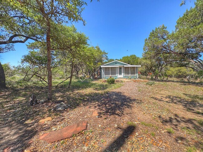 Foto del edificio - Cute country cottage, utilities included!