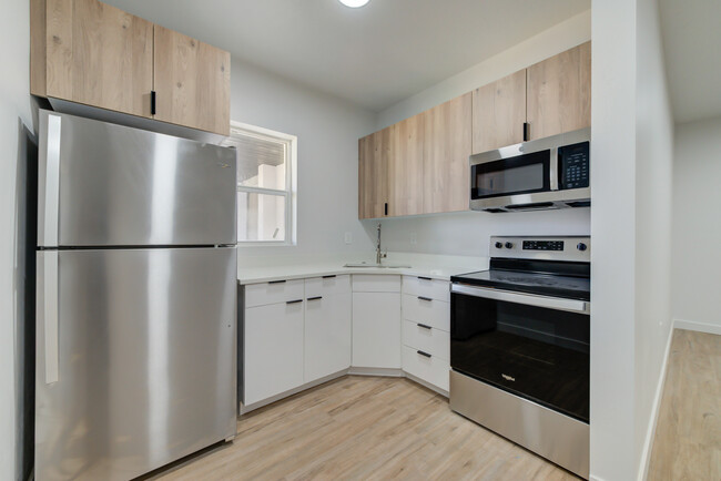 Foto del edificio - One Month Free Rent!