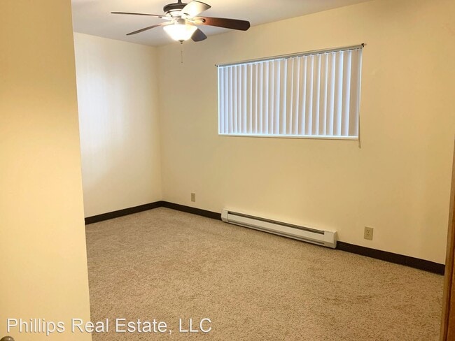 Building Photo - 6113 Roosevelt Way NE