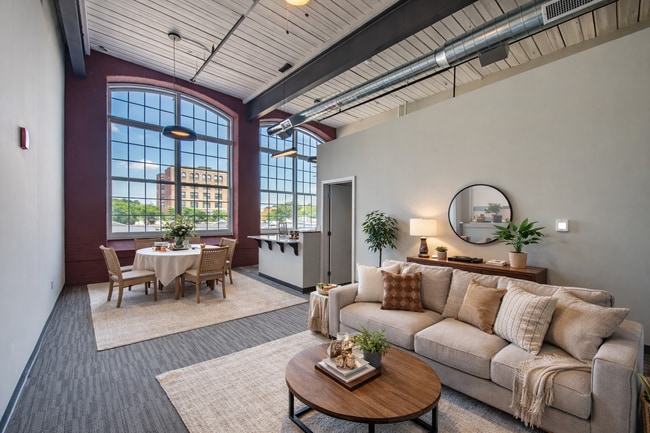 Building Photo - Pac10 Lofts