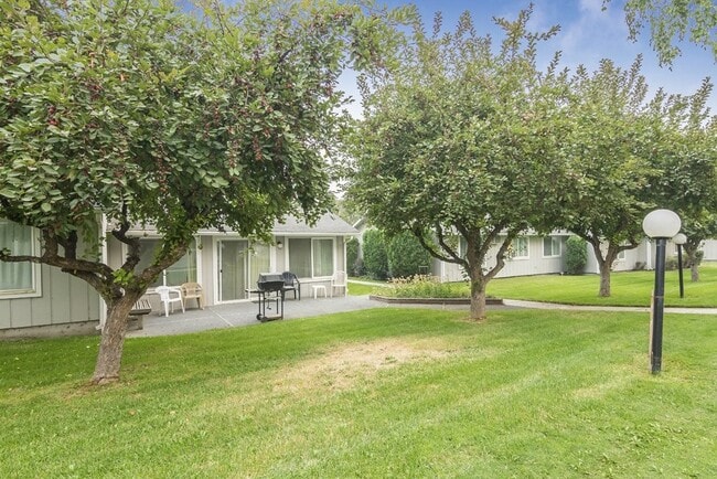 Building Photo - 116 S Ash St