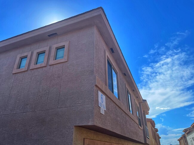 6206 está ubicado en el piso superior - 42424 N Gavilan Peak Pky