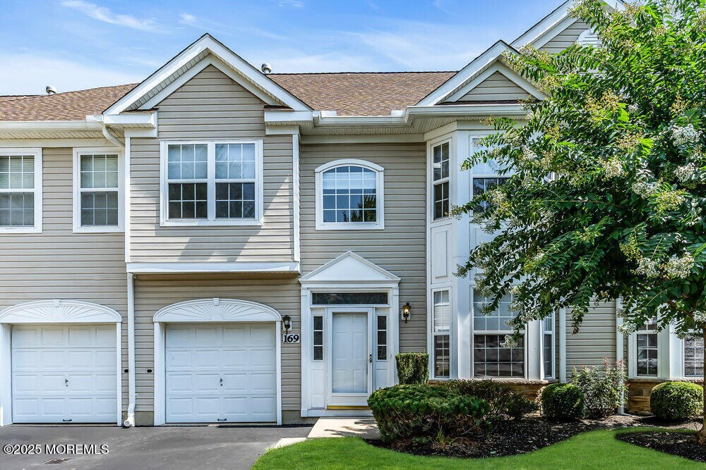 Foto principal - 169 Shinnecock Dr