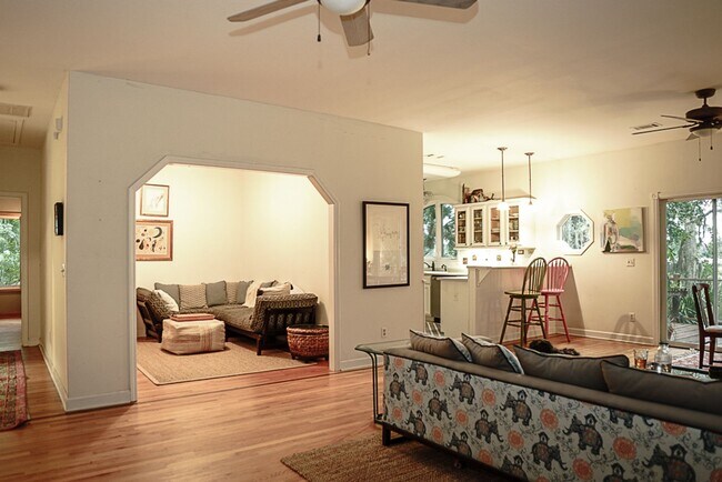 Foto del edificio - Amazing sunsets at this waterfront home